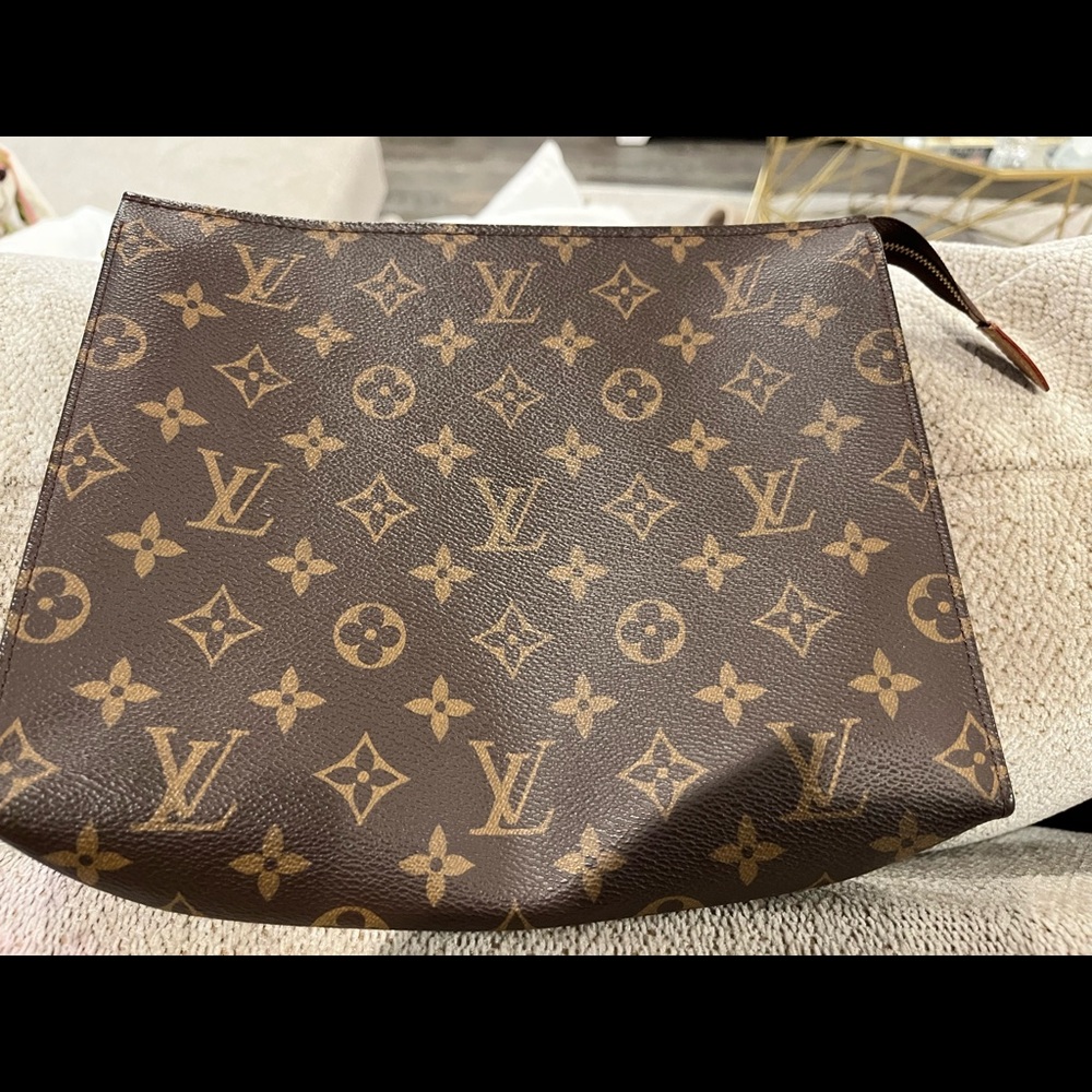 Louis Vuitton toiletry 26 monogram
